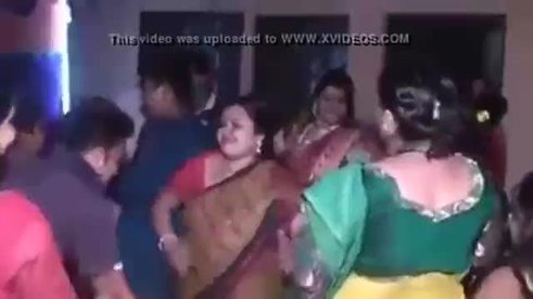 Bangladeshi sexy bhabi dance video